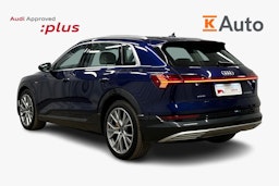 sininen Audi e-tron 2022 kuva 2.