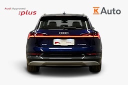 sininen Audi e-tron 2022 kuva 3.