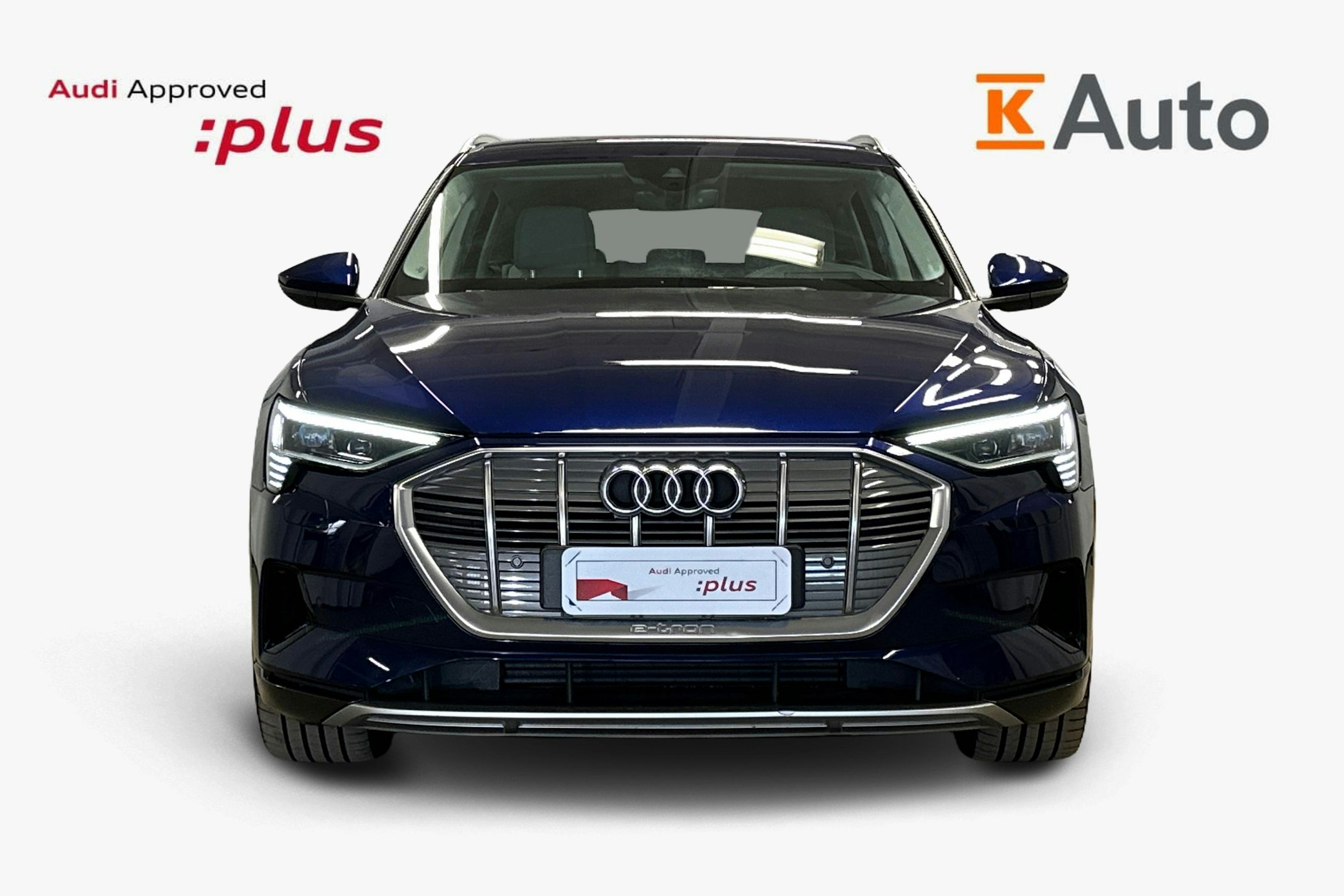 sininen Audi e-tron 2022 kuva 4.