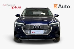 sininen Audi e-tron 2022 kuva 4.