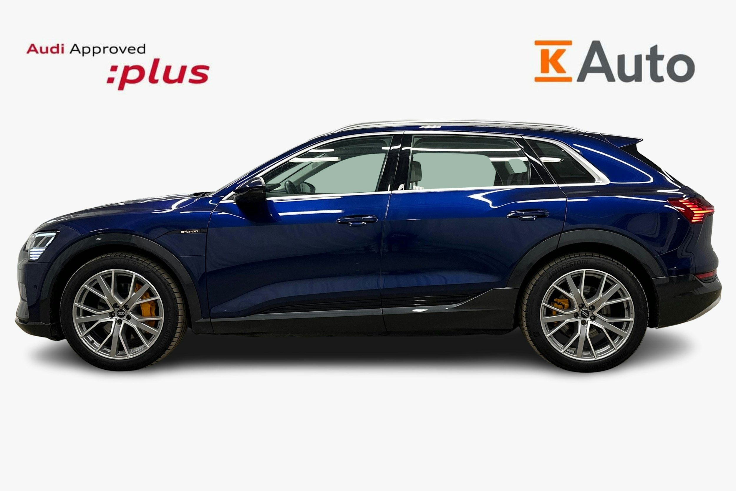 sininen Audi e-tron 2022 kuva 5.