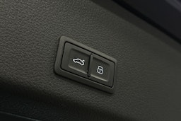 sininen Audi e-tron 2022 kuva 12.