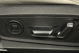 sininen Audi e-tron 2022 kuva 15.