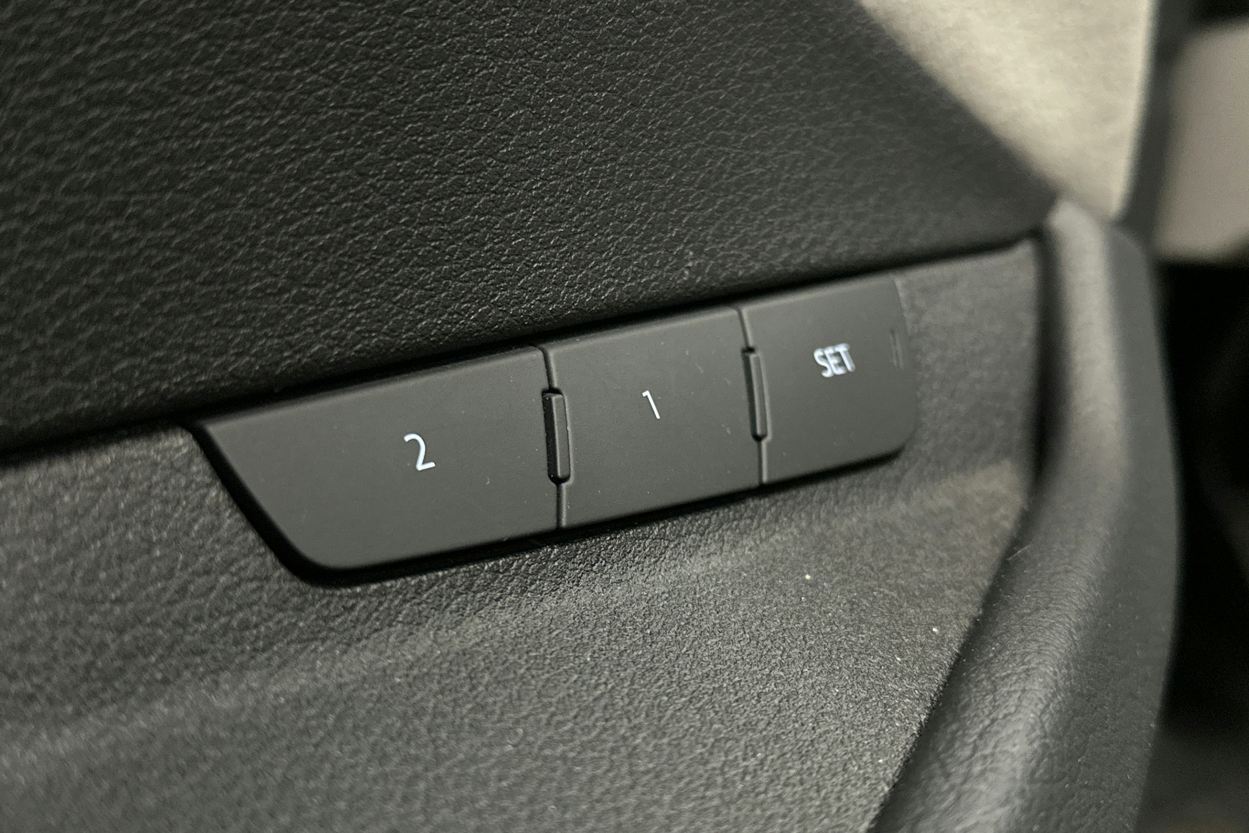 sininen Audi e-tron 2022 kuva 16.