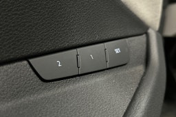 sininen Audi e-tron 2022 kuva 16.