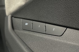 sininen Audi e-tron 2022 kuva 18.