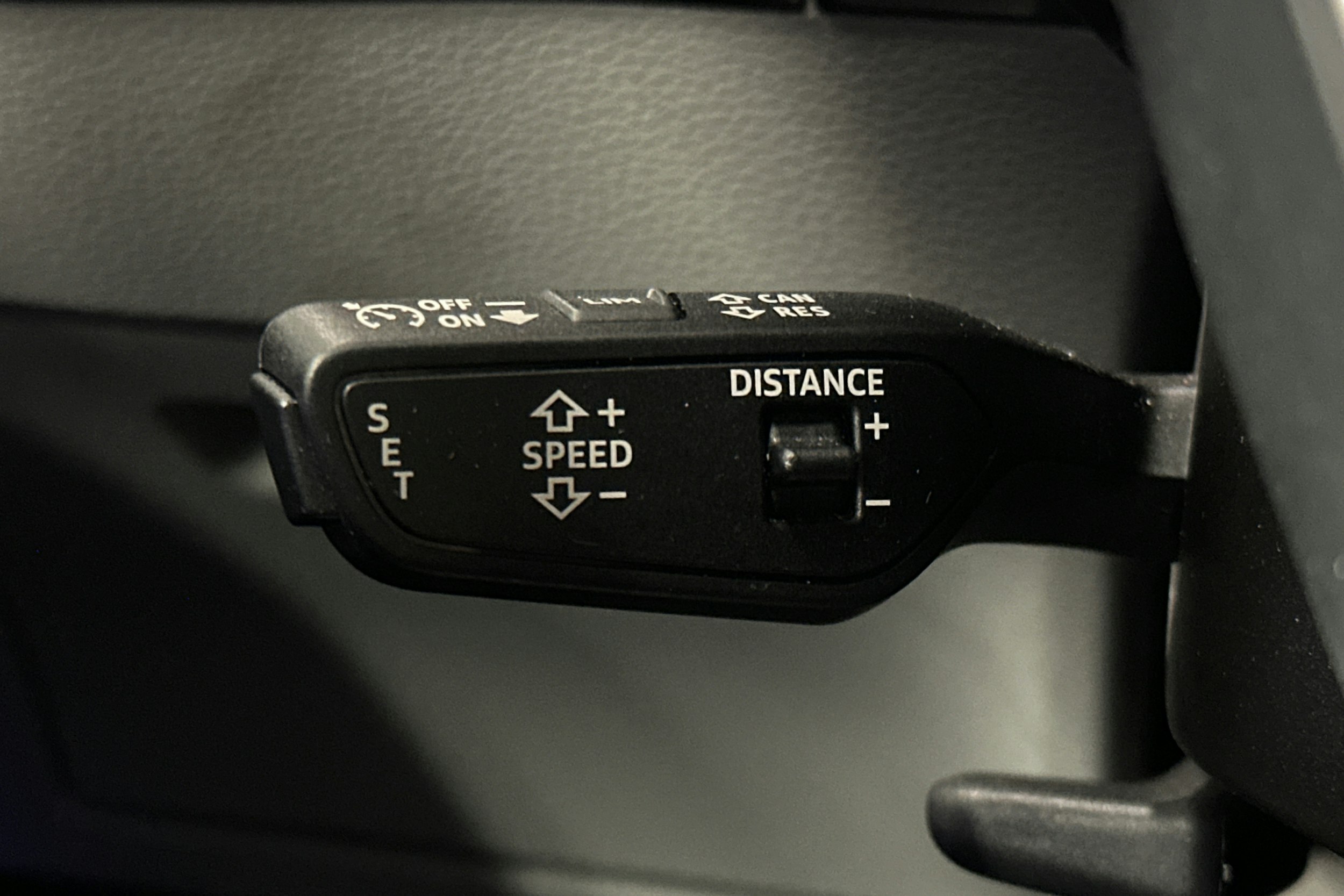 sininen Audi e-tron 2022 kuva 23.