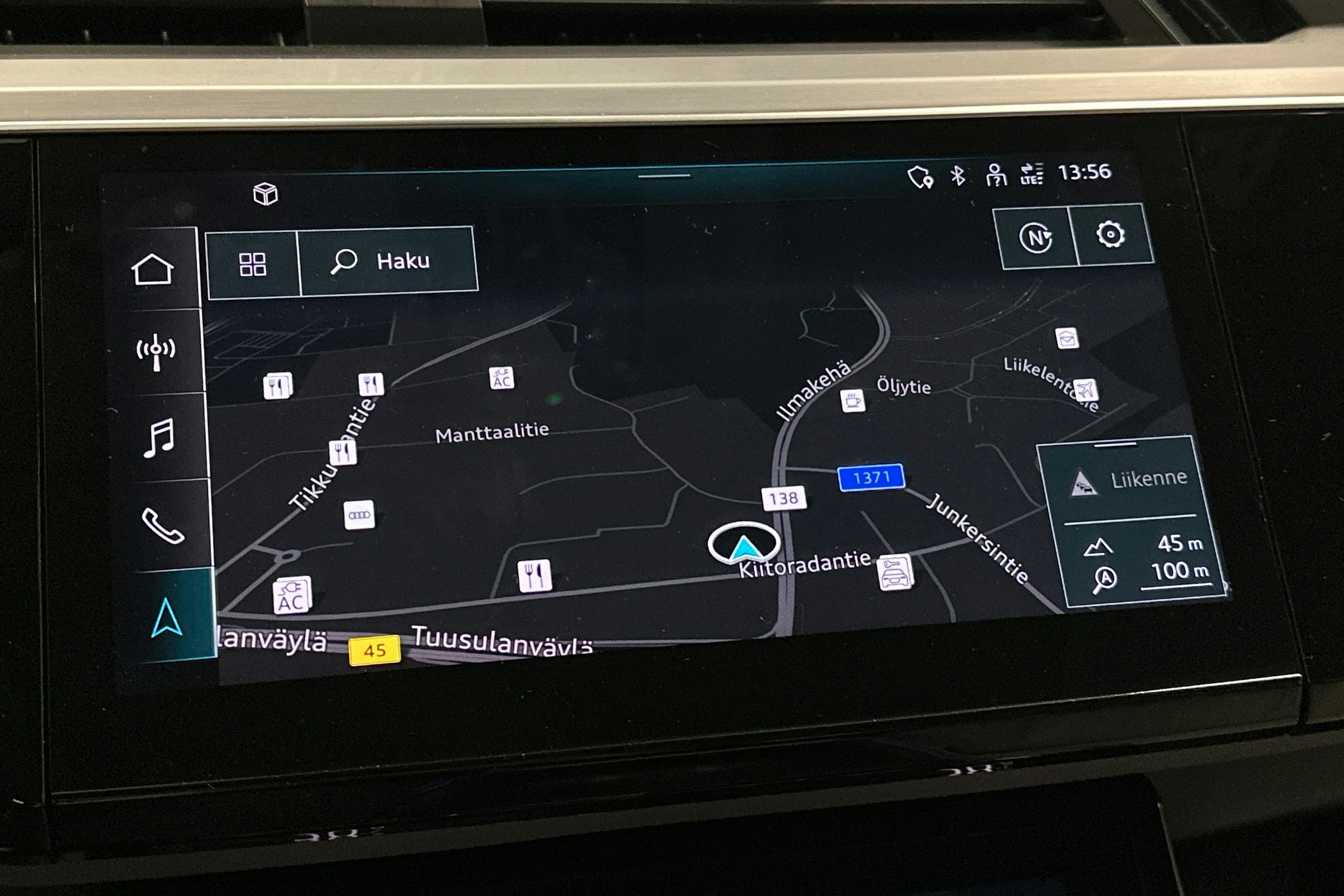 sininen Audi e-tron 2022 kuva 26.