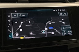 sininen Audi e-tron 2022 kuva 26.