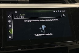 sininen Audi e-tron 2022 kuva 27.