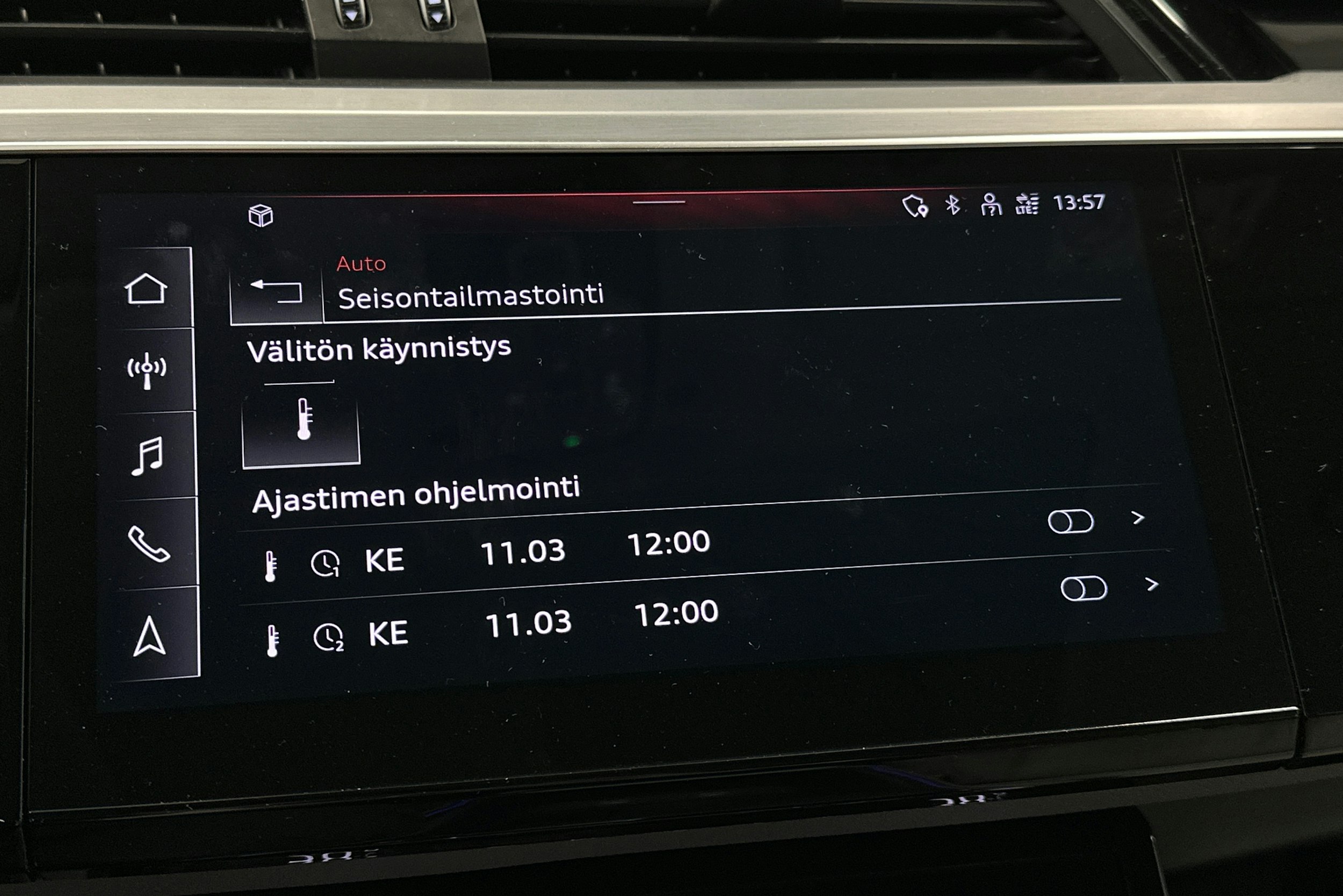 sininen Audi e-tron 2022 kuva 29.