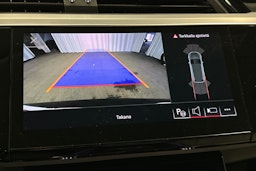 sininen Audi e-tron 2022 kuva 33.