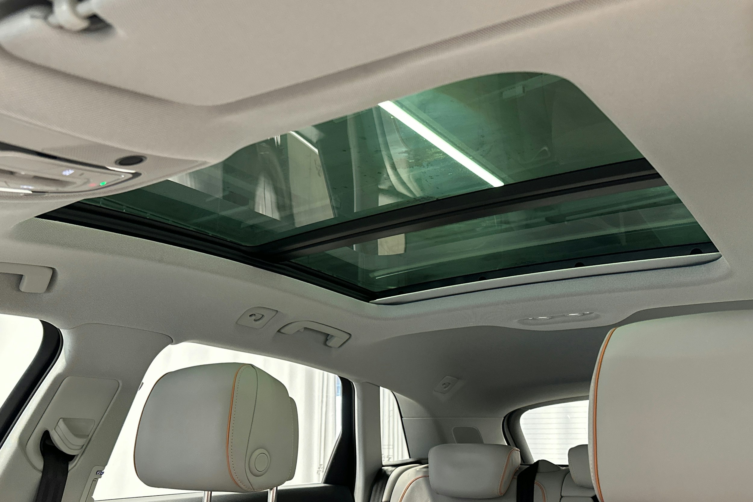 sininen Audi e-tron 2022 kuva 37.