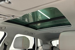 sininen Audi e-tron 2022 kuva 37.