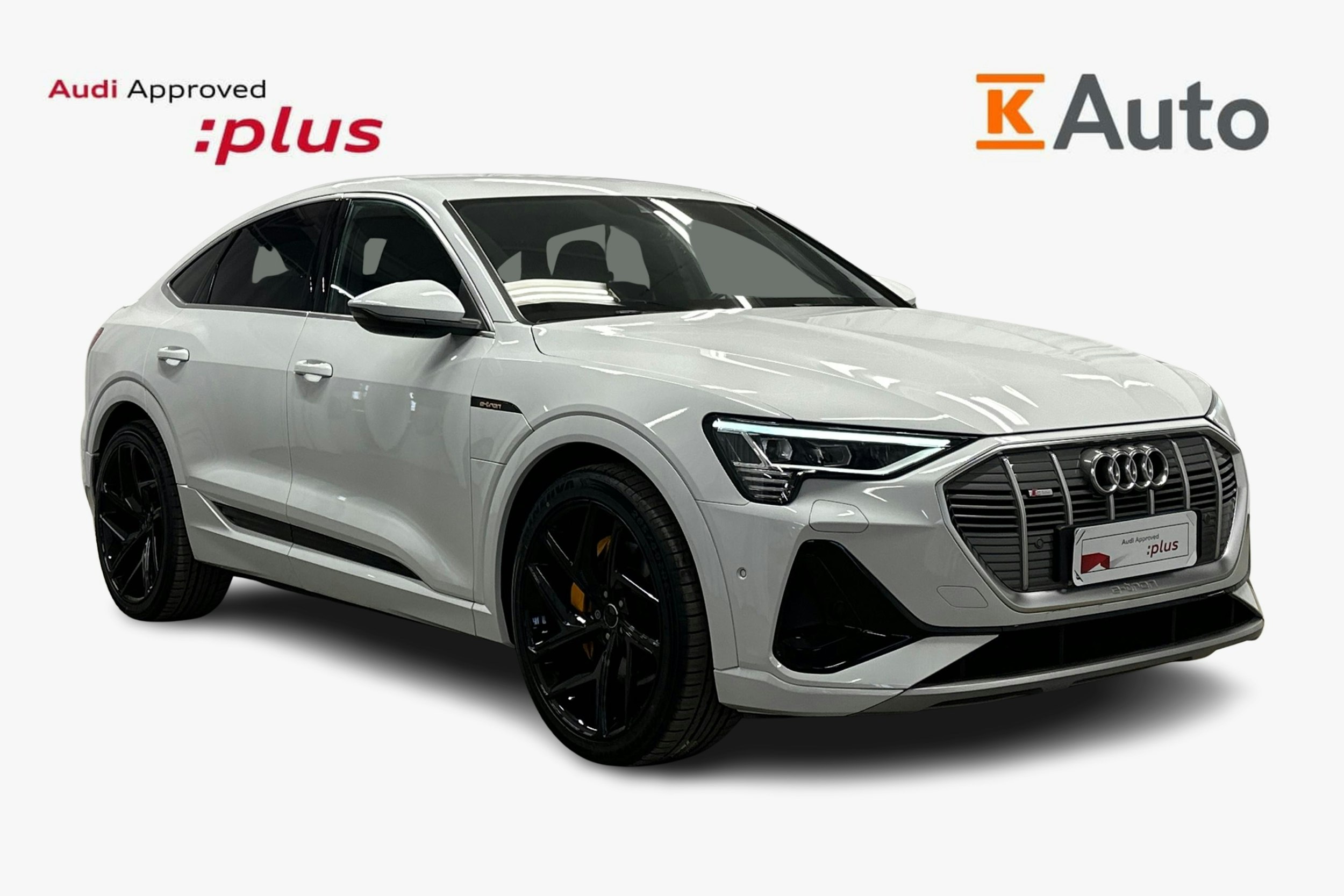 valkoinen Audi e-tron 2022 kuva 1.