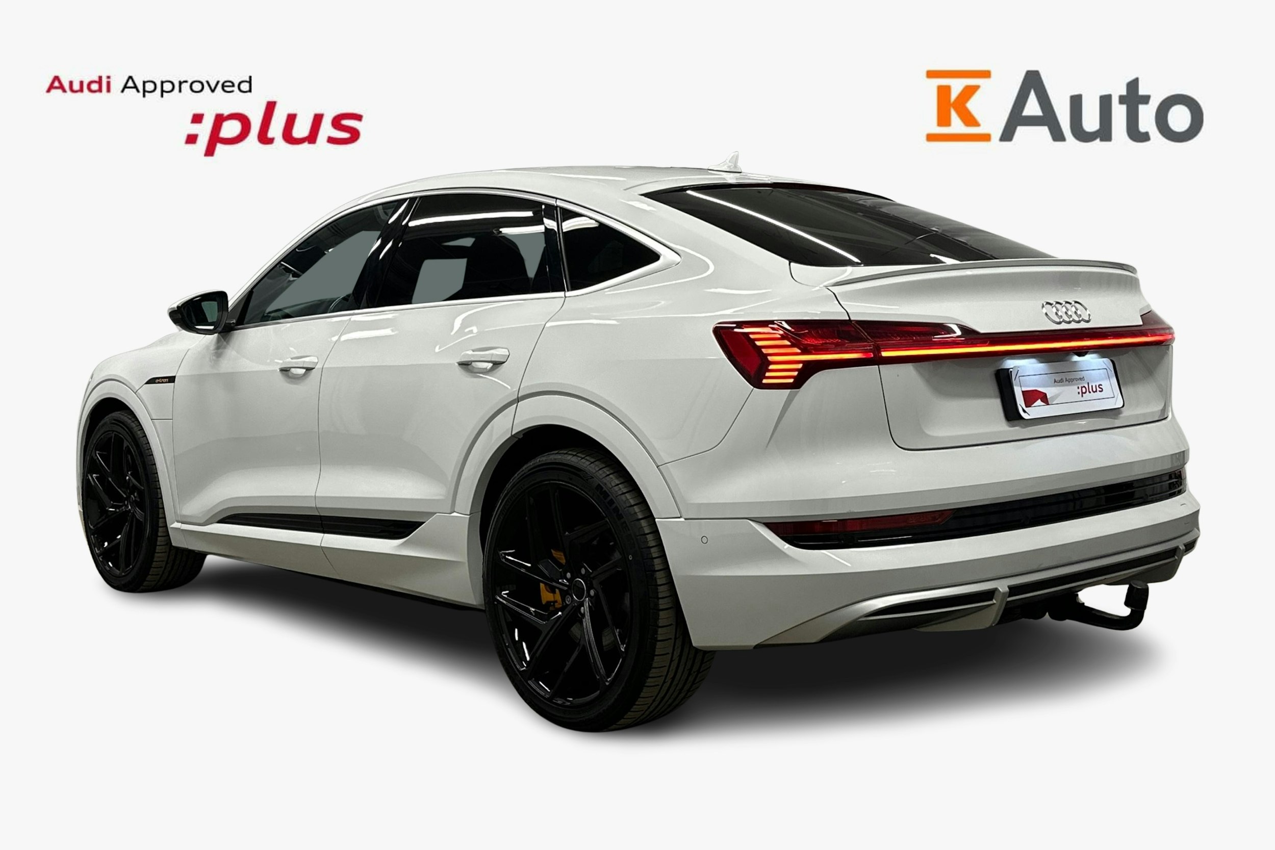 valkoinen Audi e-tron 2022 kuva 2.
