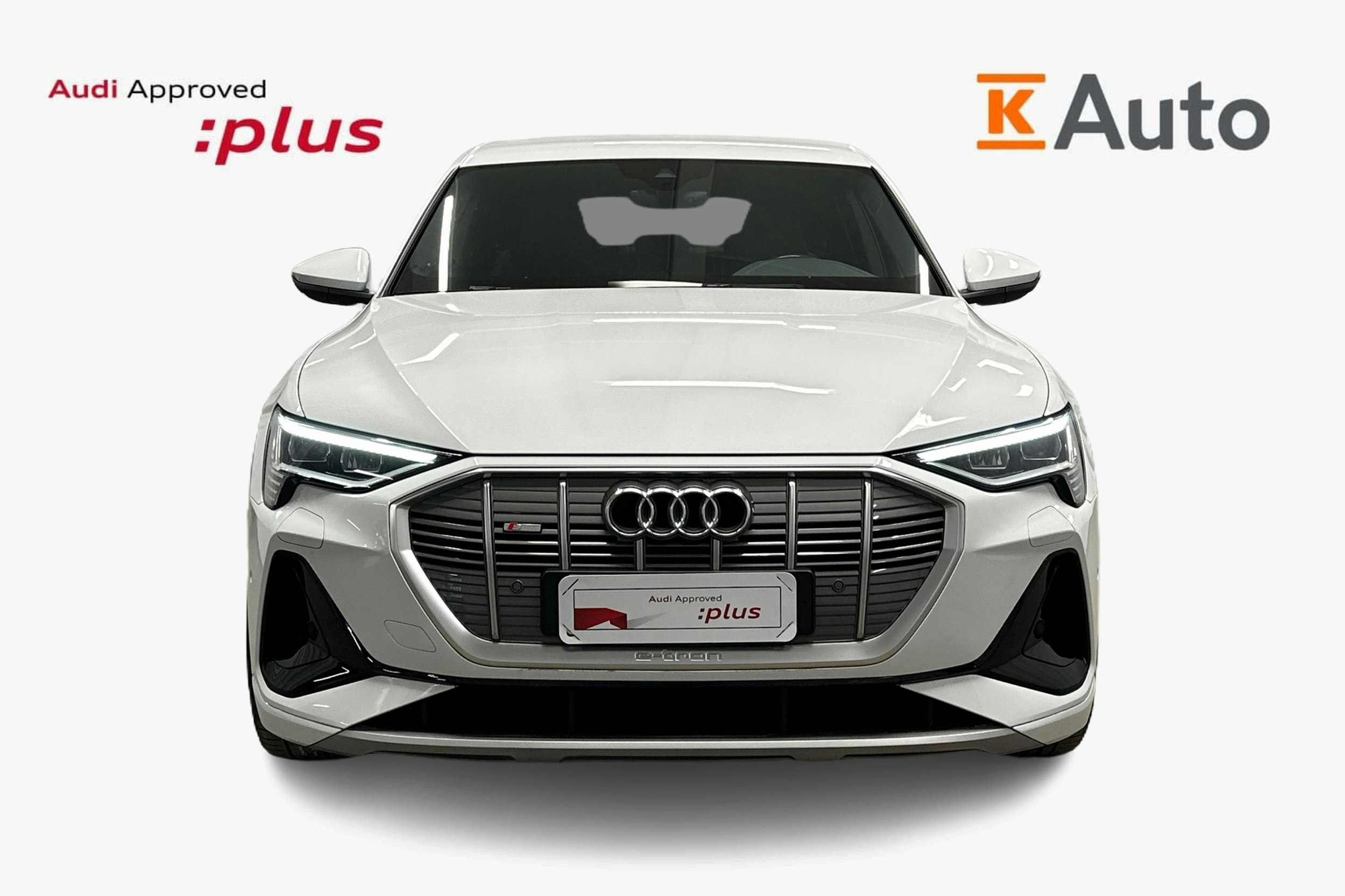 valkoinen Audi e-tron 2022 kuva 5.