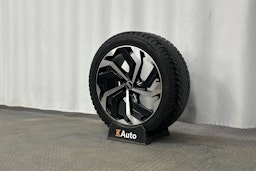 valkoinen Audi e-tron 2022 kuva 12.