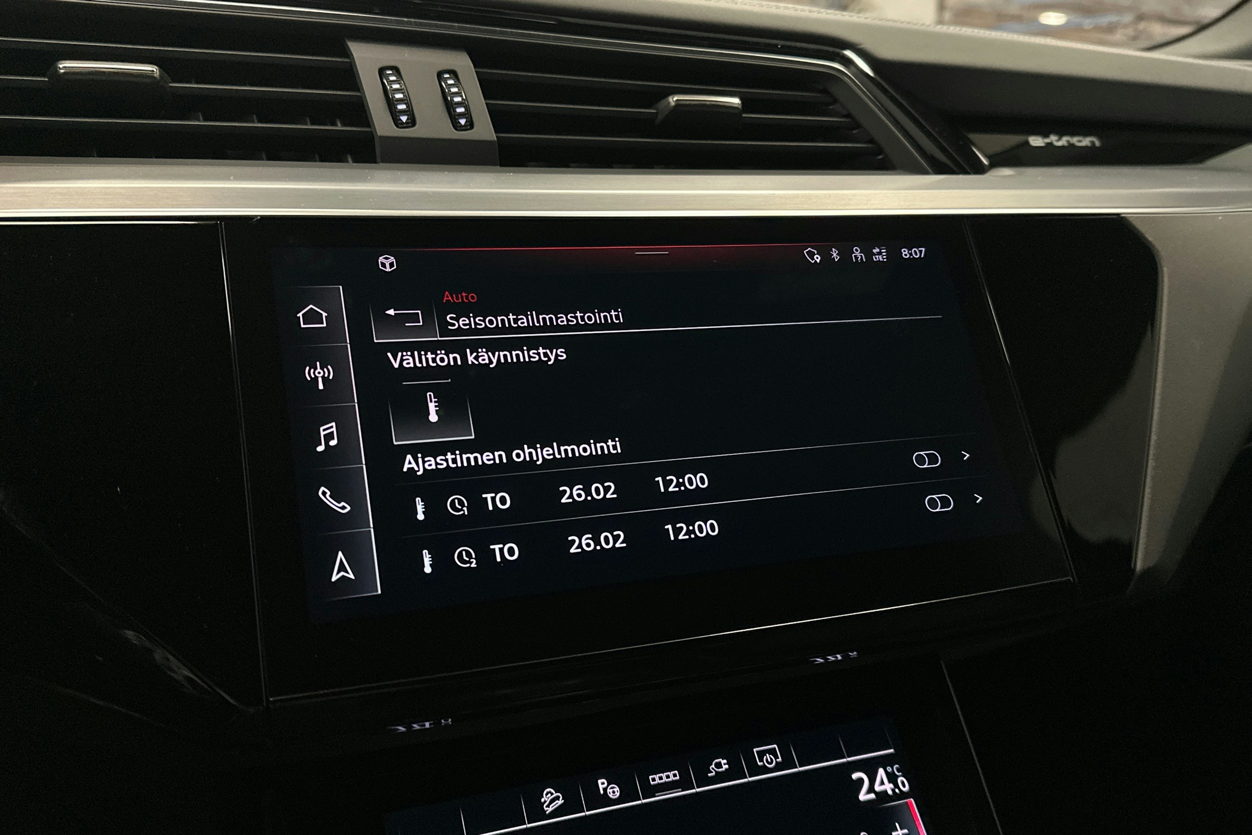 valkoinen Audi e-tron 2022 kuva 19.