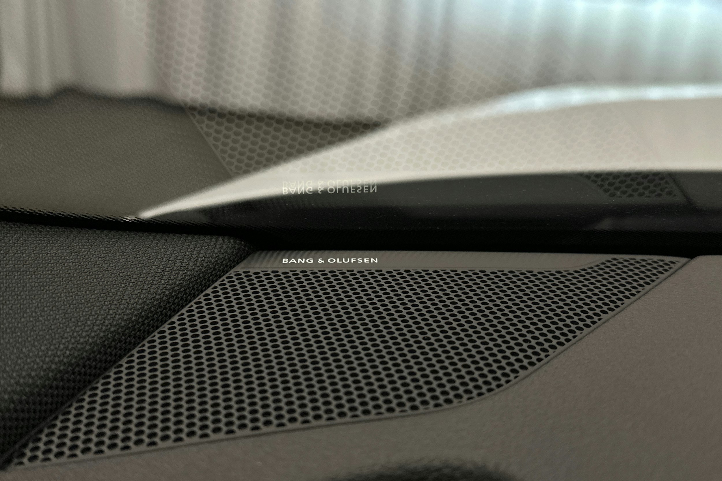 valkoinen Audi e-tron 2022 kuva 25.