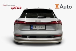 harmaa Audi e-tron 2022 kuva 3.