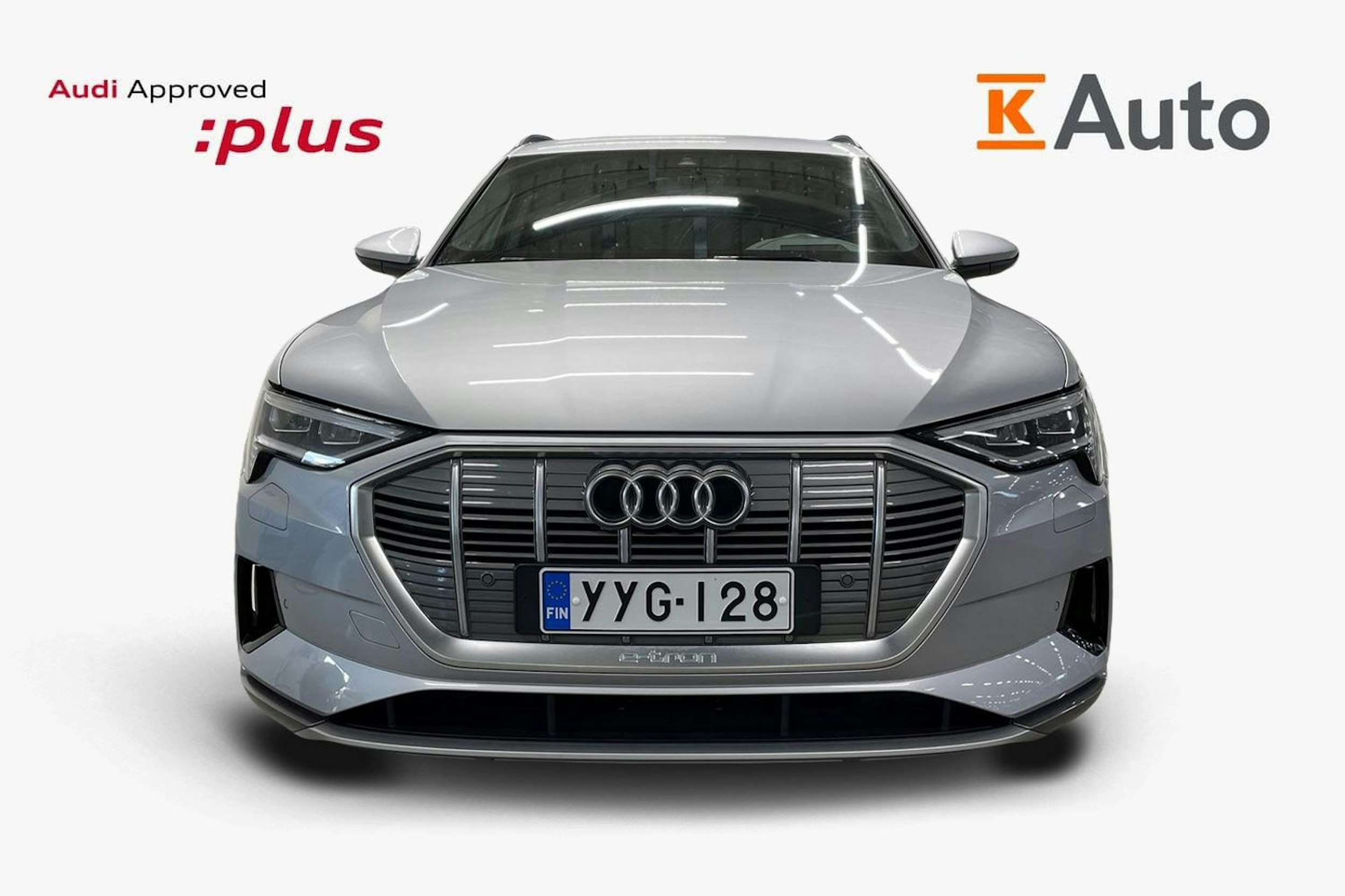 harmaa Audi e-tron 2022 kuva 5.