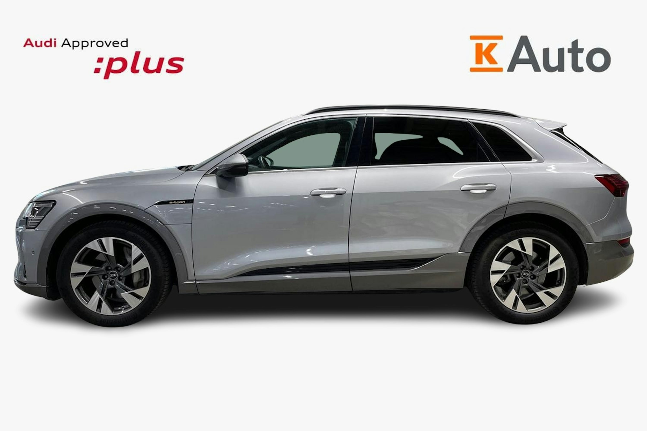 harmaa Audi e-tron 2022 kuva 6.