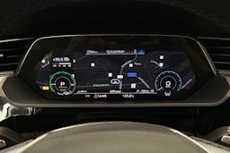 harmaa Audi e-tron 2022 kuva 9.