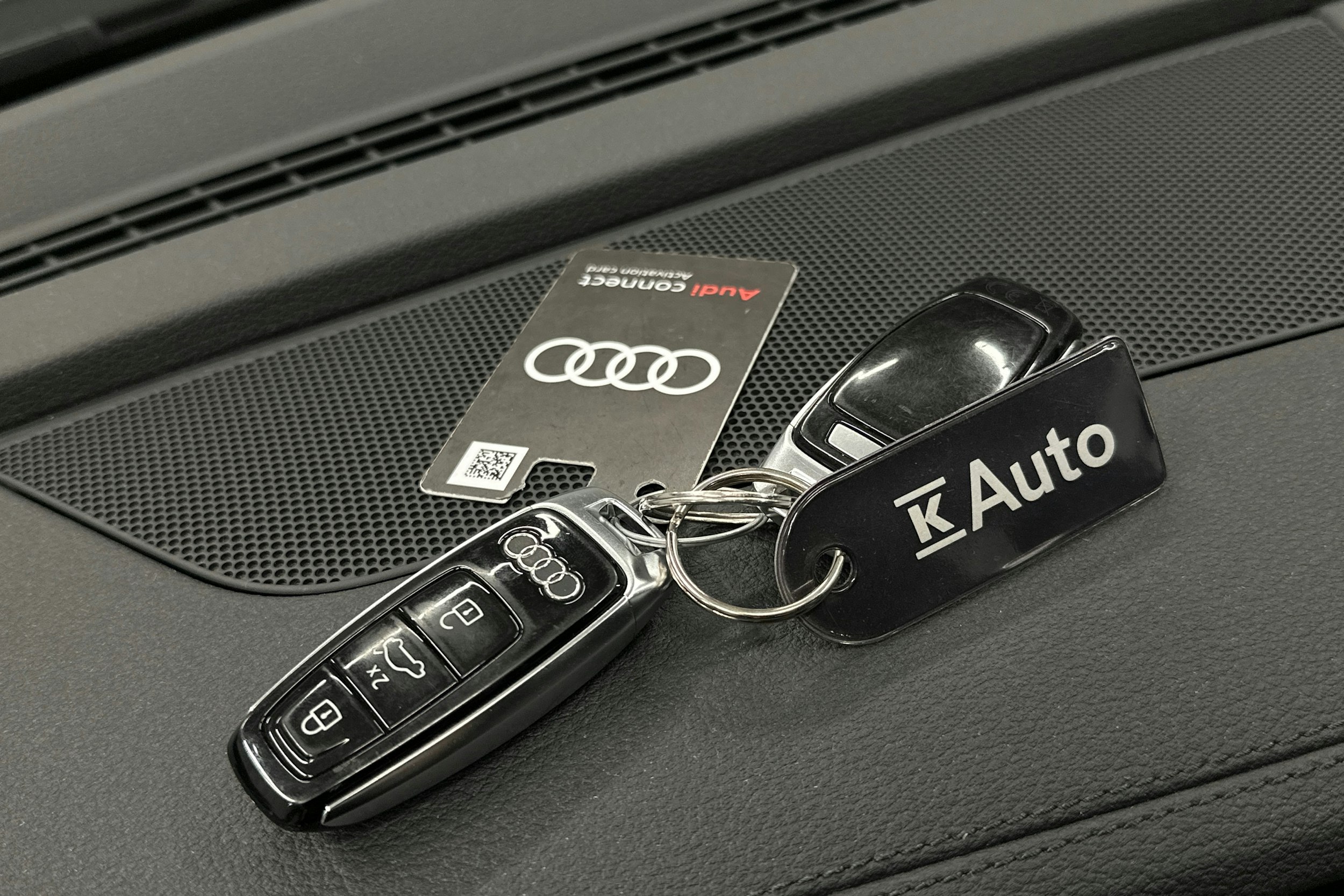harmaa Audi e-tron 2022 kuva 21.
