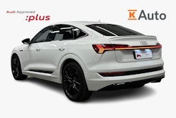 valkoinen Audi e-tron 2022 kuva 2.
