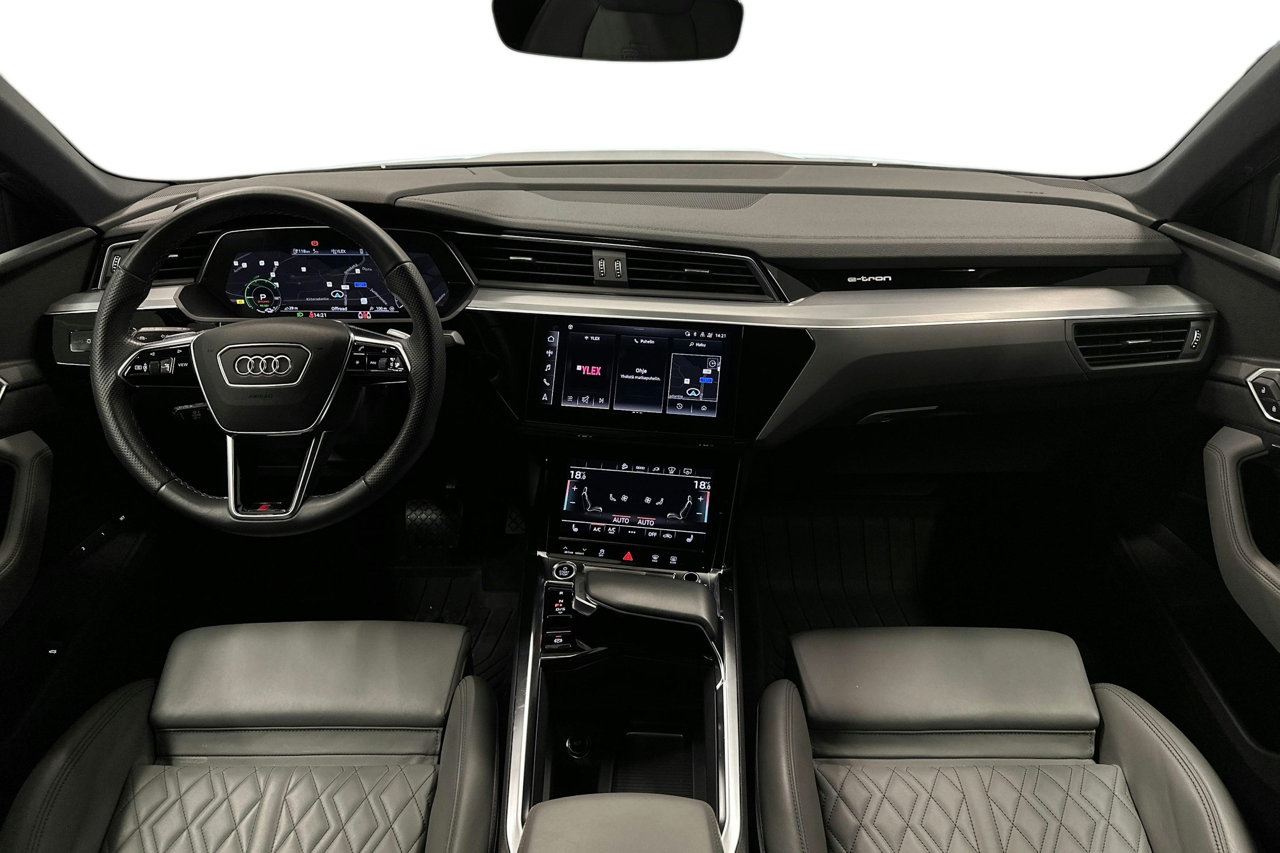 valkoinen Audi e-tron 2022 kuva 9.
