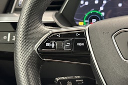 valkoinen Audi e-tron 2022 kuva 20.