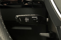 valkoinen Audi e-tron 2022 kuva 22.