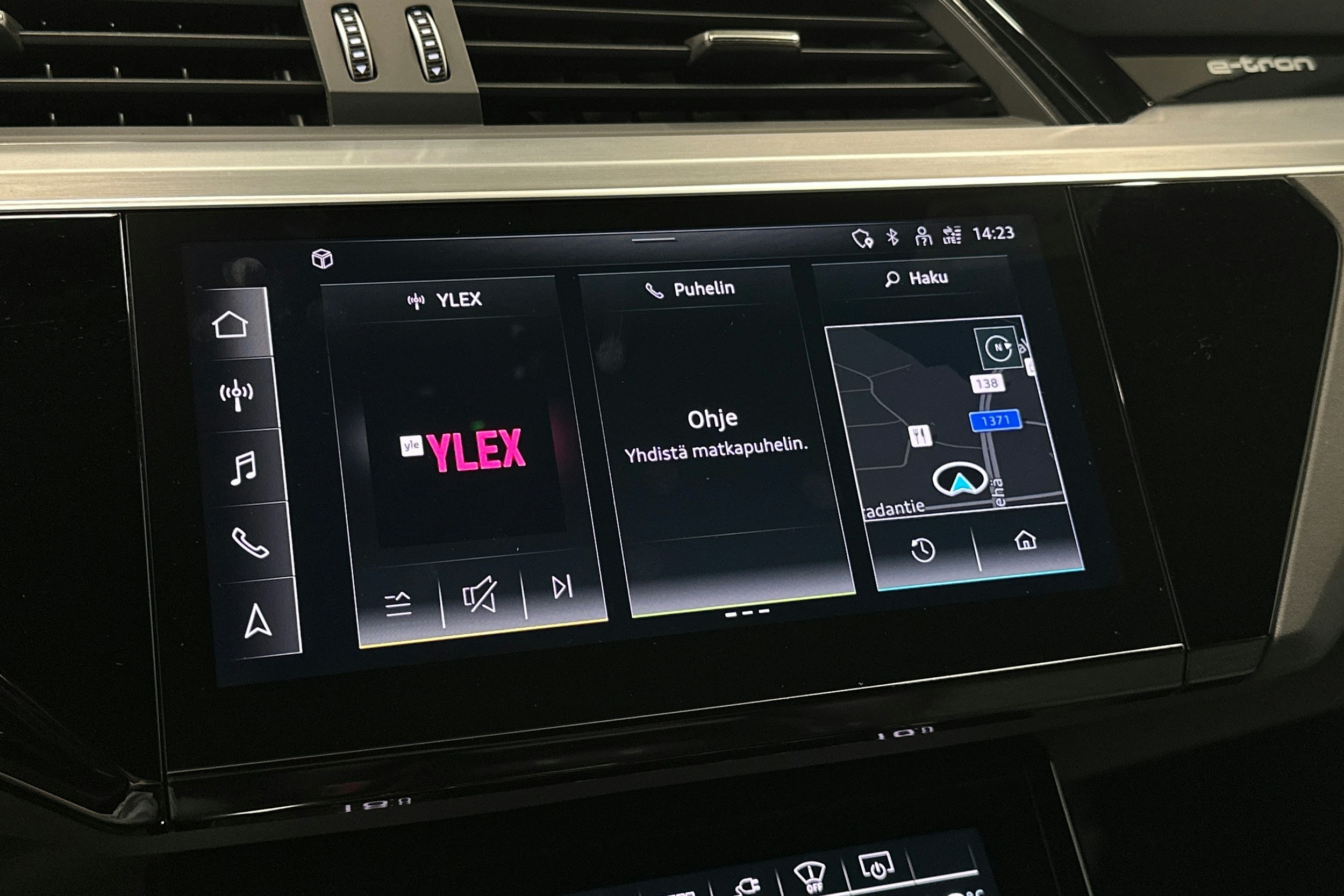 valkoinen Audi e-tron 2022 kuva 25.