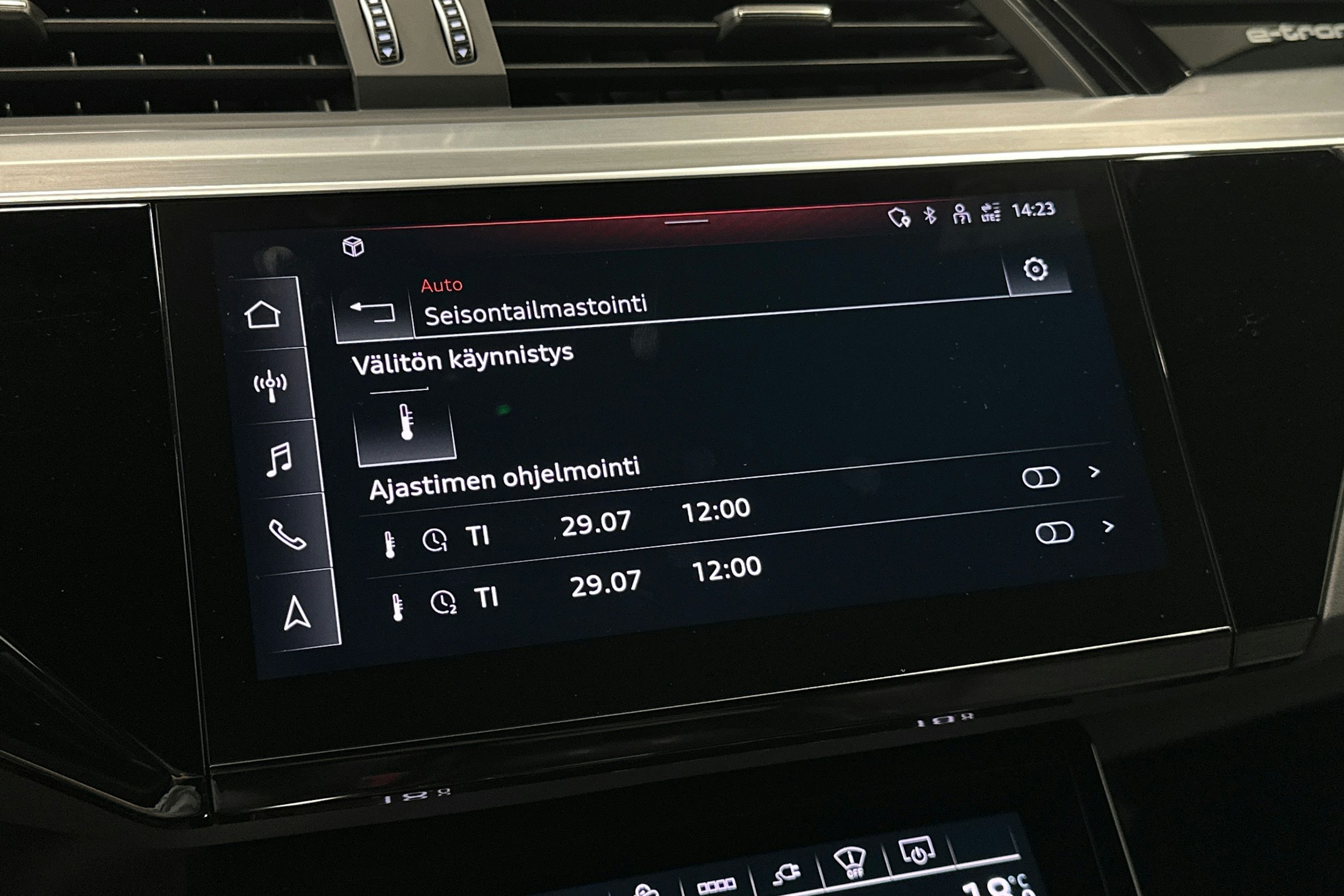valkoinen Audi e-tron 2022 kuva 28.