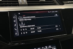 valkoinen Audi e-tron 2022 kuva 28.