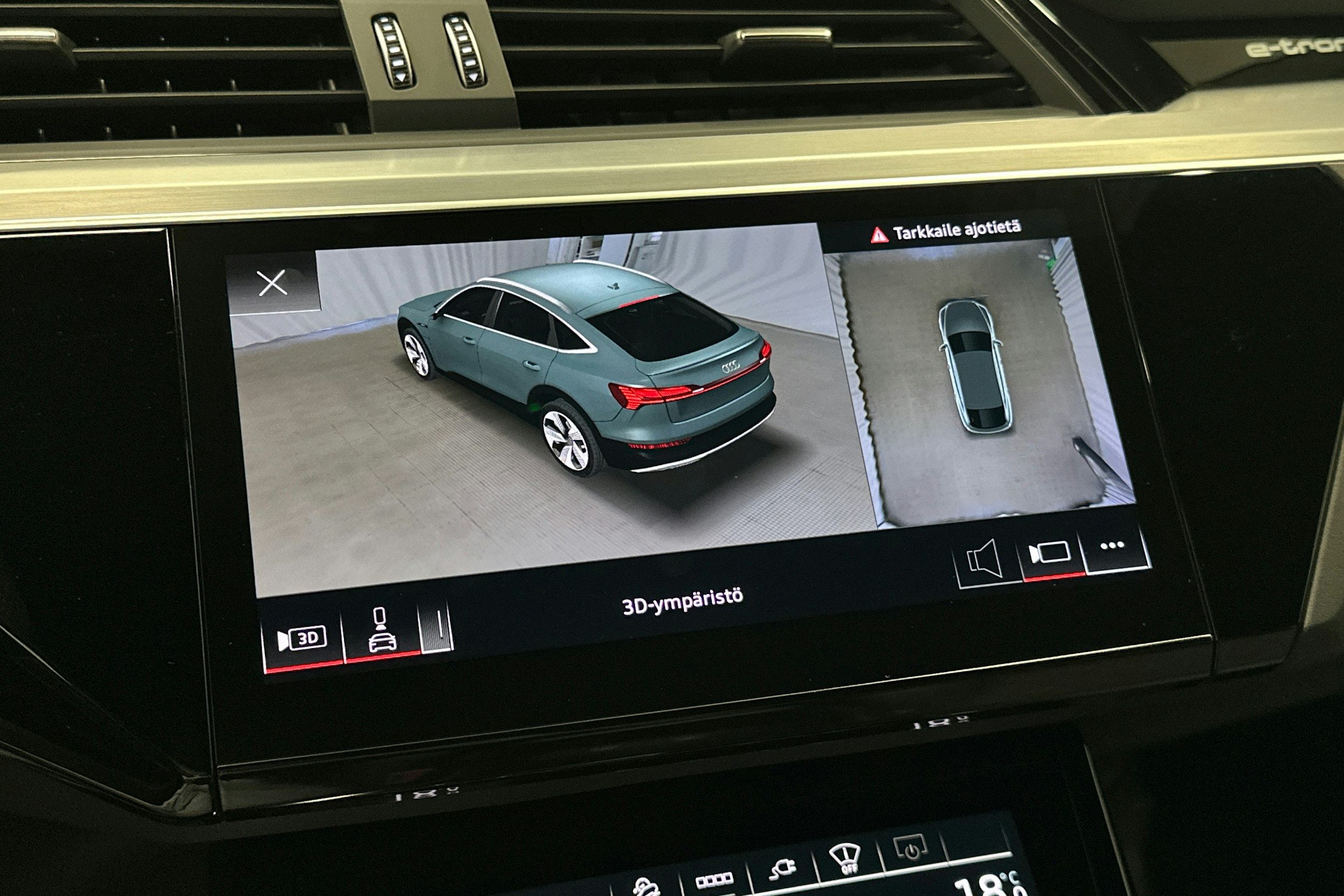 valkoinen Audi e-tron 2022 kuva 31.