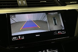 valkoinen Audi e-tron 2022 kuva 32.