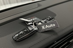 valkoinen Audi e-tron 2022 kuva 35.