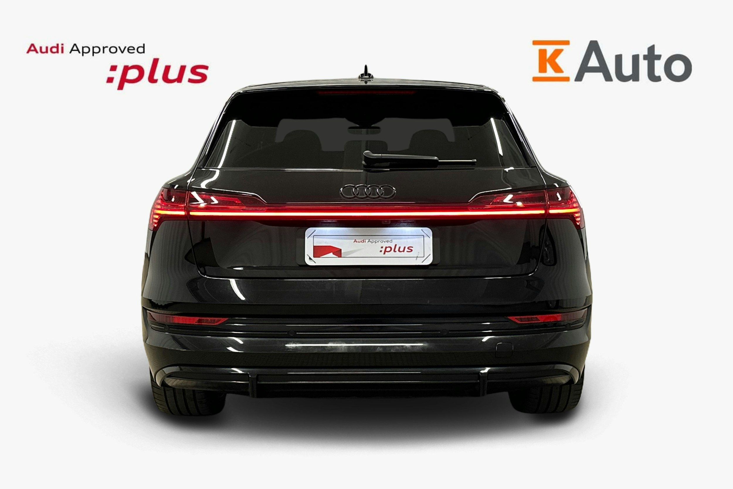 musta Audi e-tron 2022 kuva 3.