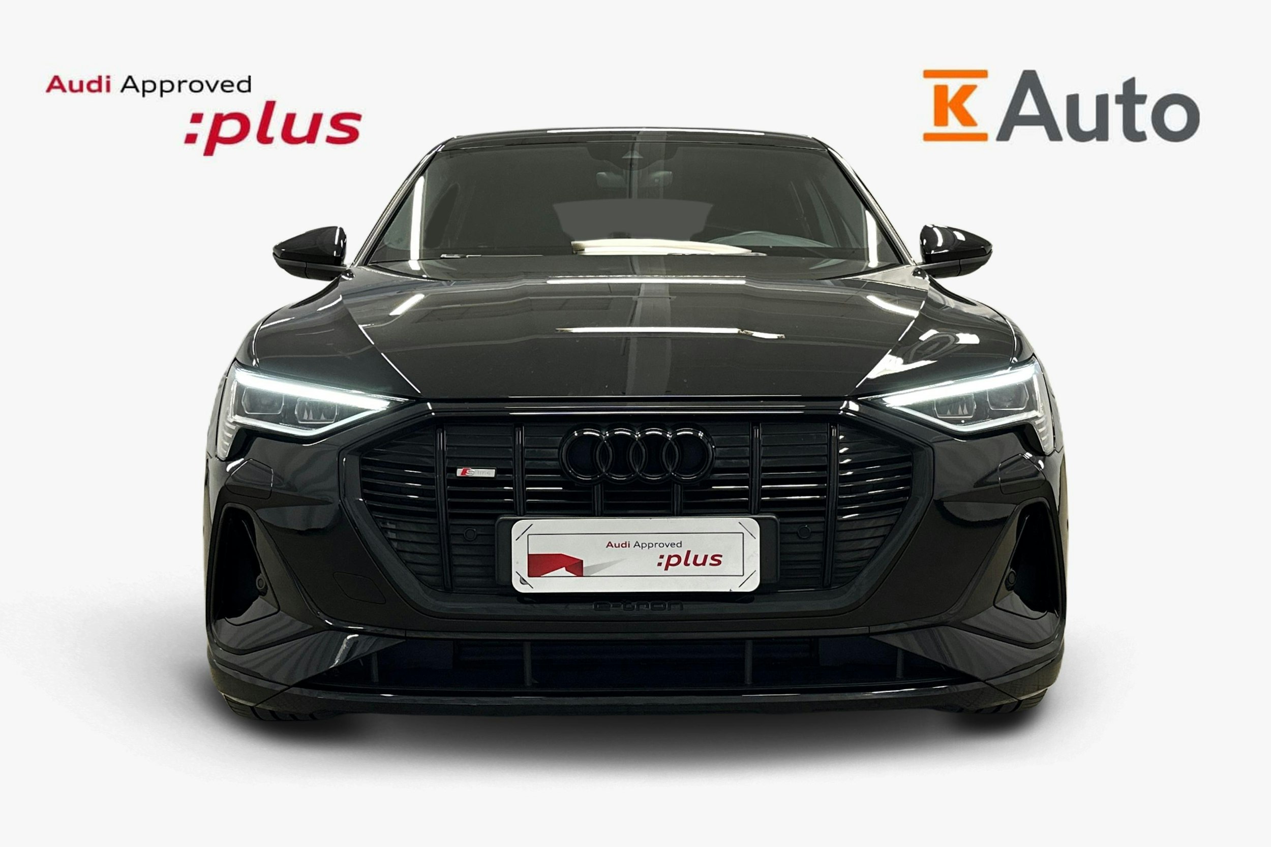musta Audi e-tron 2022 kuva 5.