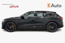 musta Audi e-tron 2022 kuva 6.