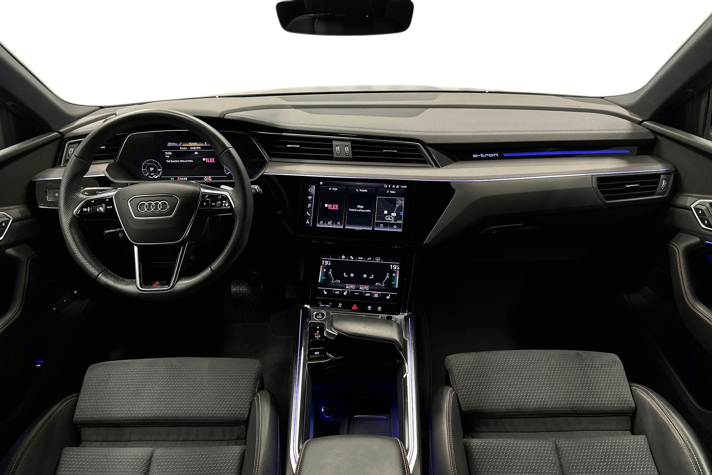 musta Audi e-tron 2022 kuva 9.