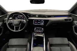 musta Audi e-tron 2022 kuva 9.