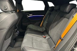 musta Audi e-tron 2022 kuva 10.