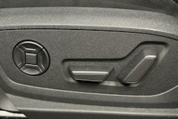 musta Audi e-tron 2022 kuva 18.