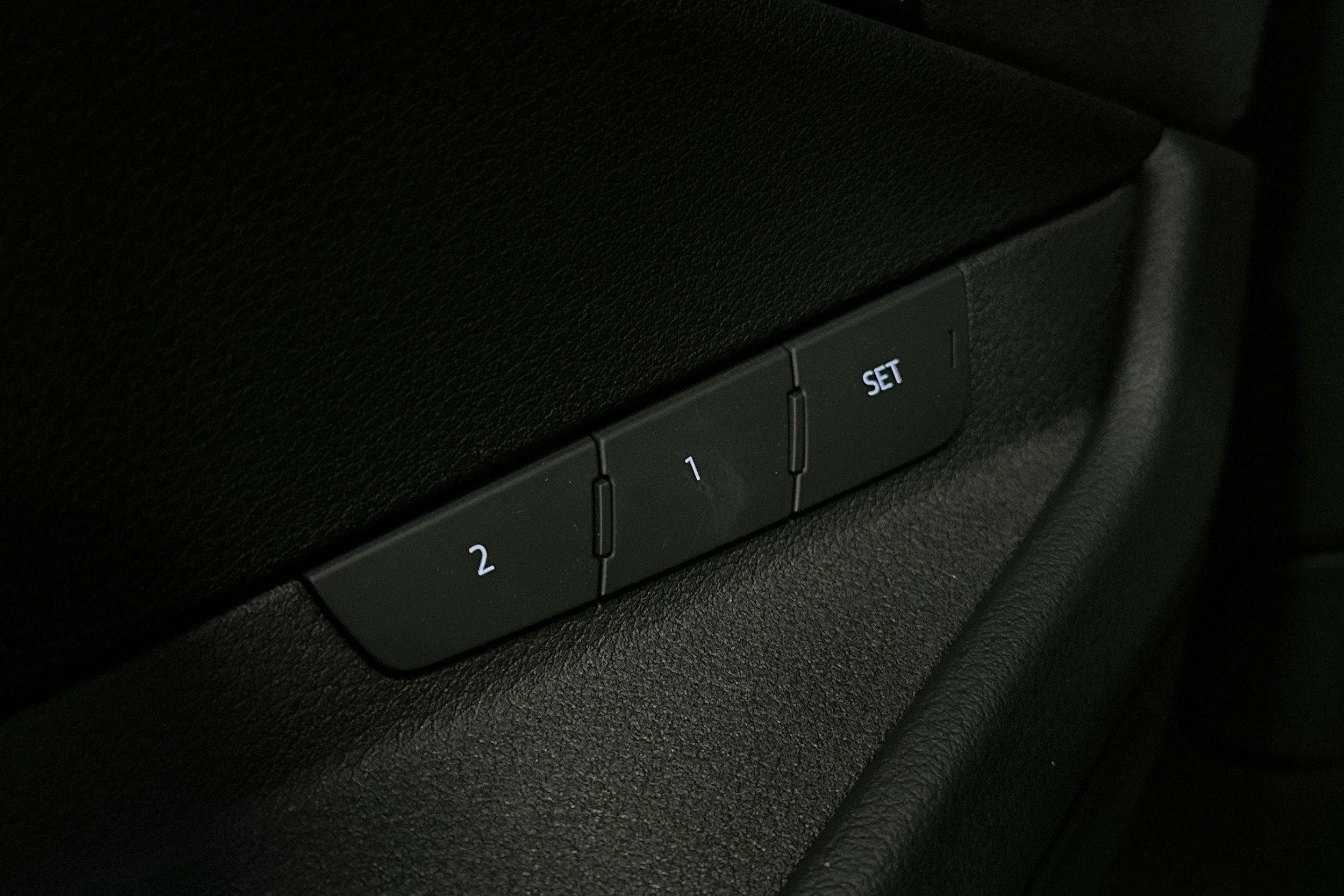 musta Audi e-tron 2022 kuva 19.