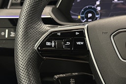 musta Audi e-tron 2022 kuva 21.