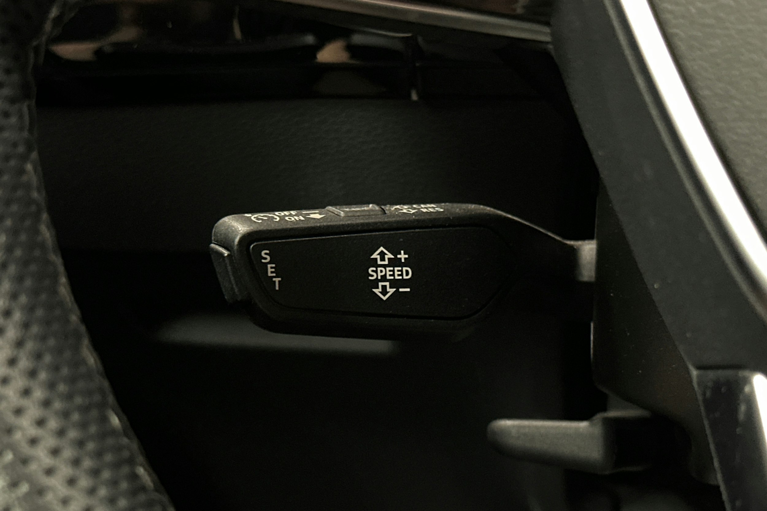 musta Audi e-tron 2022 kuva 23.