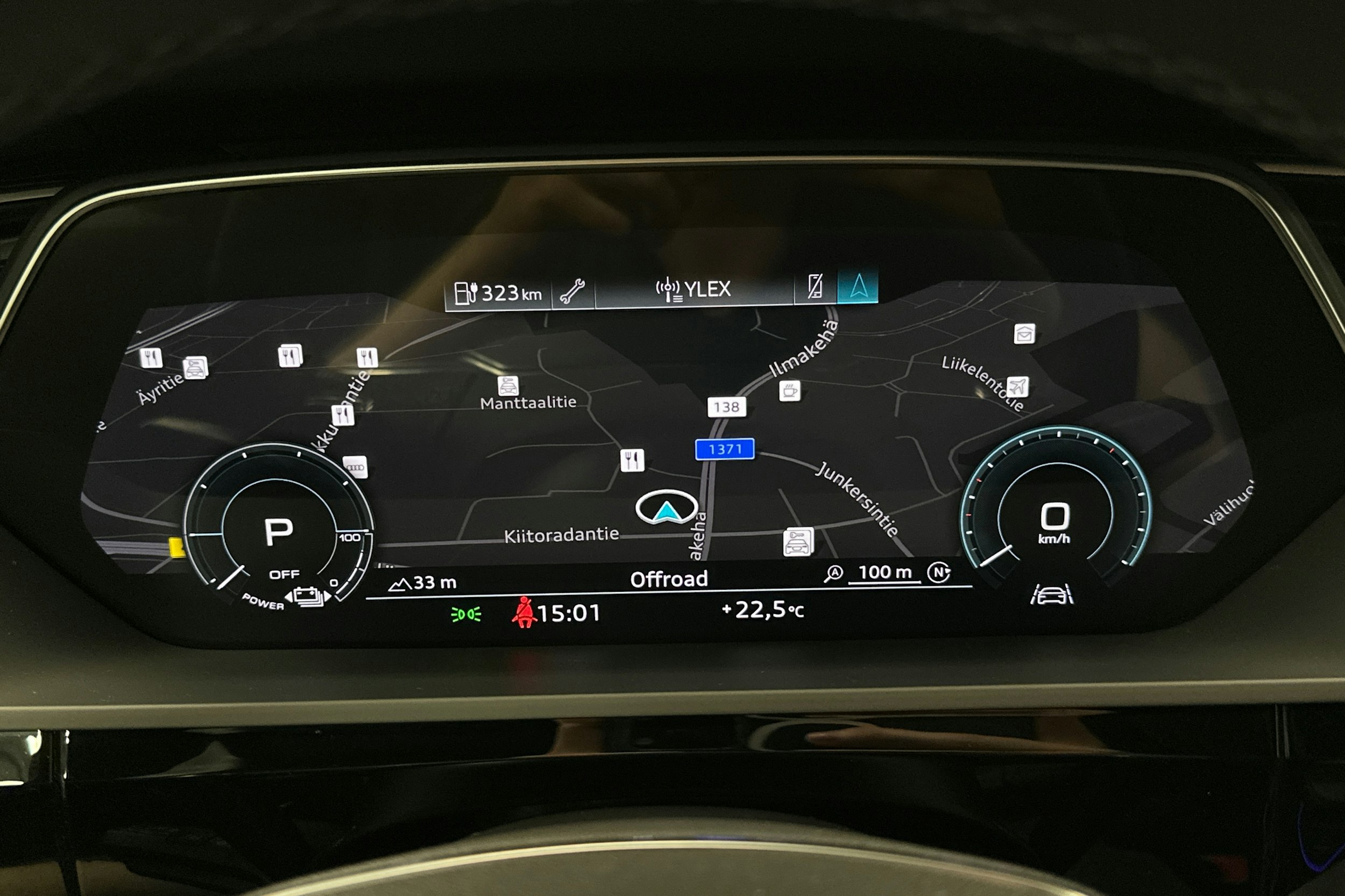 musta Audi e-tron 2022 kuva 24.